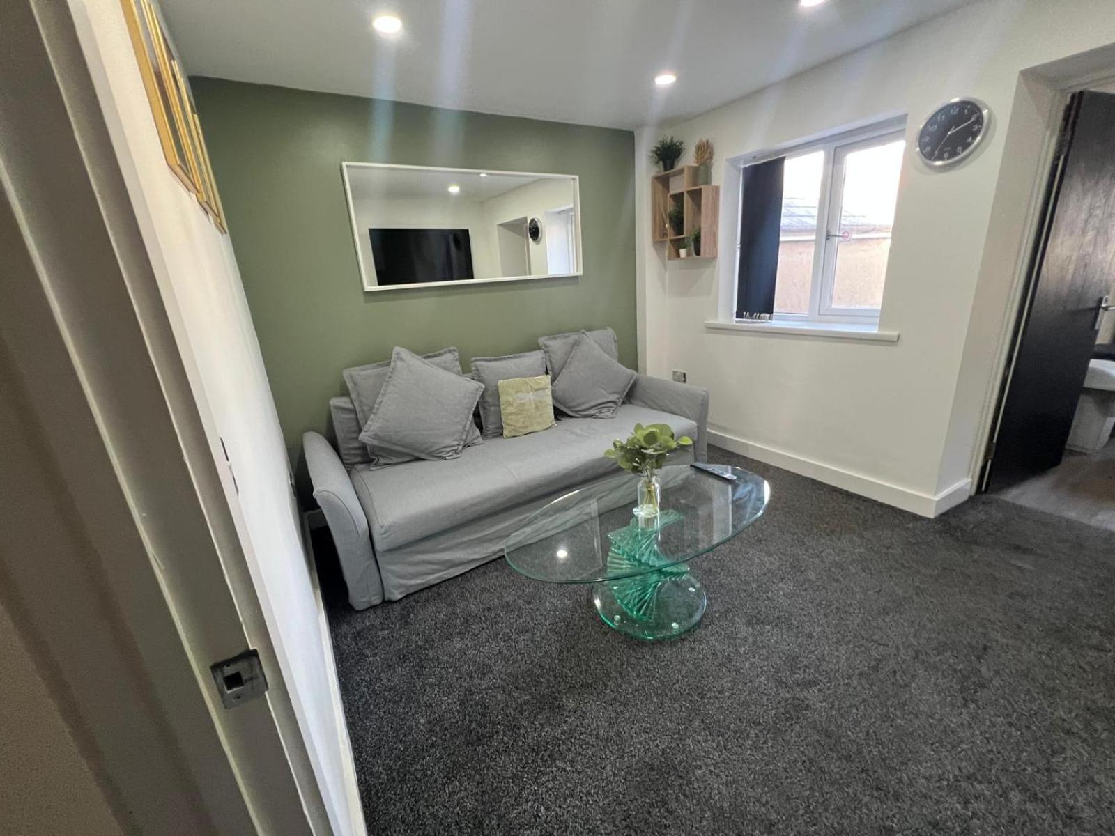 City Centre Location! For Business And Leisure! 5/6 Guests 카디프 외부 사진
